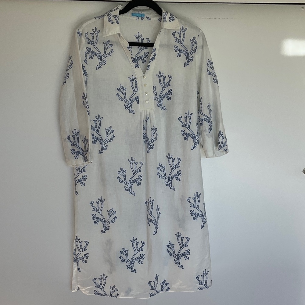 J. McLaughlin White Linen Dress with Blue Embroidered Coral